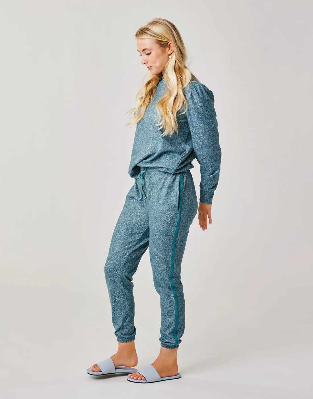 Chelsea Jogger: Hydro Floral