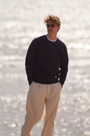 Peregrine - Classic Sweatshirt in Navy